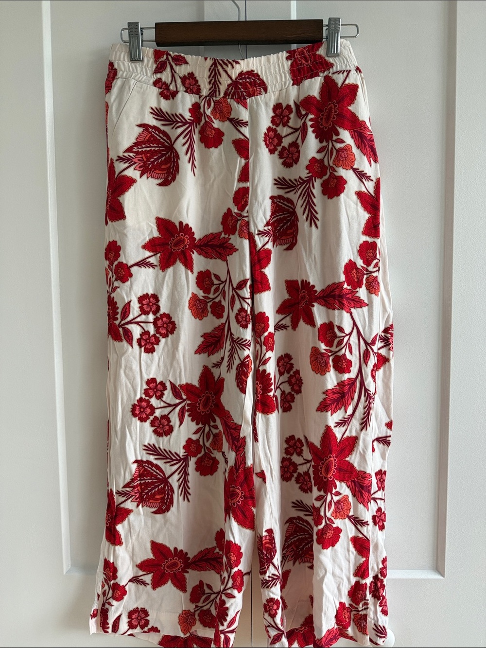 Loft White and Red Floral Wide-Leg palazzo pants.